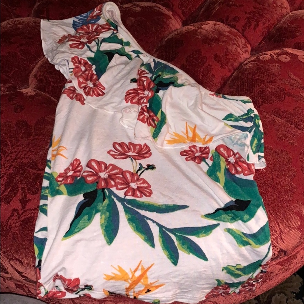 One shoulder guess shirt
